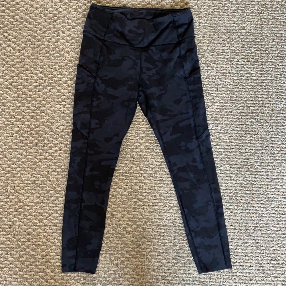 Lululemon navy/black camo leggings